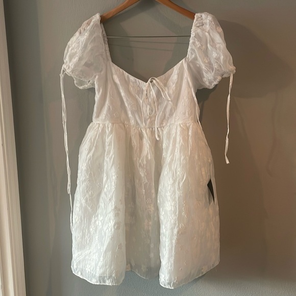 Exceptionally Angelic Fairy White Floral Puff Sleeve Mini Dress size L - Picture 3 of 7